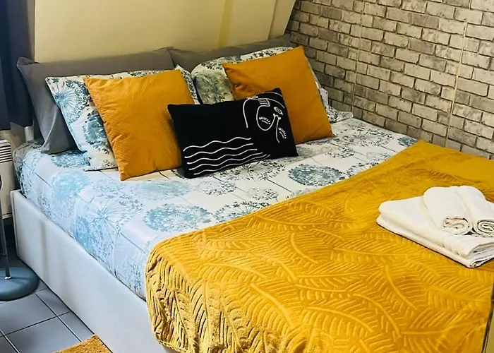 Charmante Chambre De Bonne A Montorgueil Paris