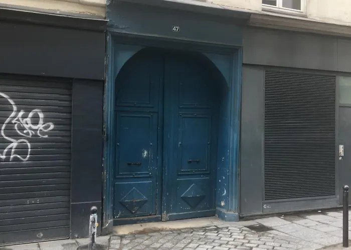 Charmante Chambre De Bonne A Montorgueil Paris